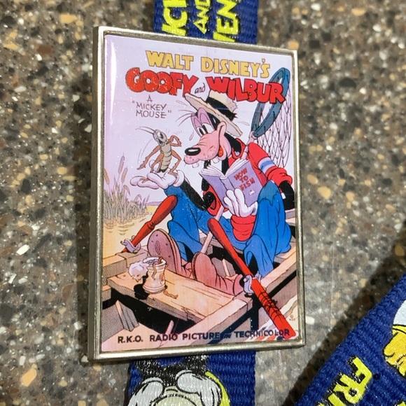 EUC Disney Mickey & Friends lanyard with zip wallet and two goofy pins! - Picture 4 of 5